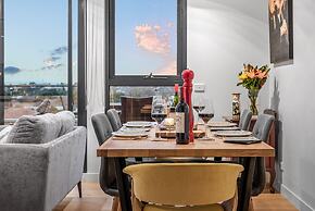 StayCentral - East Brunswick Penthouse with Study