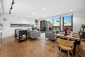 StayCentral - East Brunswick Penthouse with Study