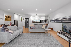 StayCentral - East Brunswick Penthouse with Study
