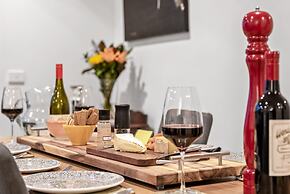 StayCentral - East Brunswick Penthouse with Study