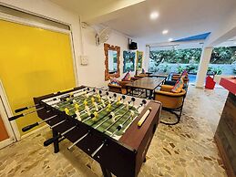 goSTOPS PLUS Goa, Vagator
