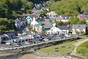 Beautiful 3-bed Cabin in Pembrokeshire Coast