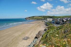 Beautiful 3-bed Cabin in Pembrokeshire Coast