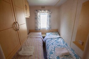 Beautiful 3-bed Cabin in Pembrokeshire Coast