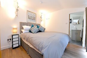 Cheerful 1BD Cottage With Parking Nr Guildford