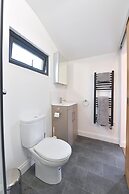 Cheerful 1BD Cottage With Parking Nr Guildford