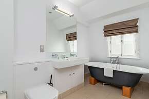 A Stunning Three Bedroom Home in Mayfair