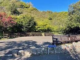 Spacious 2-bed Apartment With Free Parking