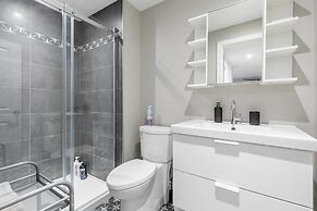 GLOBALSTAY. Waterfront 5BR Townhouse. Private HOT TUB, Gym, Sauna