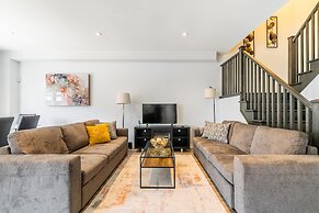 GLOBALSTAY. Waterfront 5BR Townhouse. Private HOT TUB, Gym, Sauna