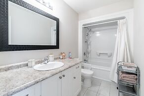 GLOBALSTAY. Waterfront 5BR Townhouse. Private HOT TUB, Gym, Sauna