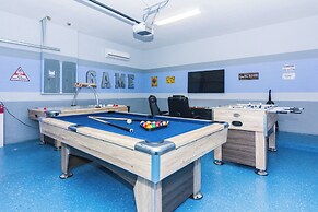 Exclusive Gated Community: House in Prime Locatio