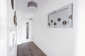 Town Center 2 bed Serviced Apartment 8