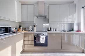 Town Center 2 bed Serviced Apartment 8