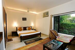 Corbett Aroma Park By Royal Collection