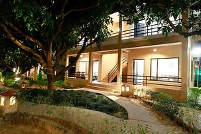 Corbett Aroma Park By Royal Collection