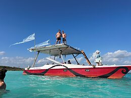 Villa Santuario Lake Front Oasis