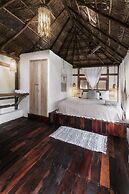 Villa Santuario Lake Front Oasis