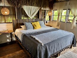 Villa Santuario Lake Front Oasis