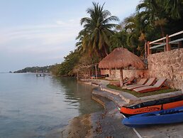 Villa Santuario Lake Front Oasis