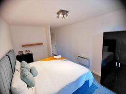 2-bed Apartment Near City Centre