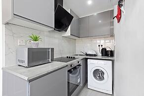 Apartment - Sleeps 5 & Free Parking