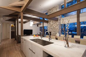 Silver Maple Chalet