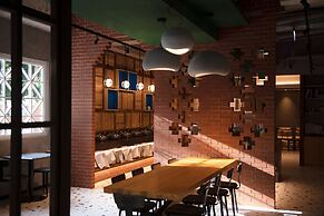 Royal Group Hotel  Xiong Zhong  Branch