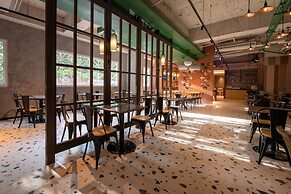 Royal Group Hotel  Xiong Zhong  Branch