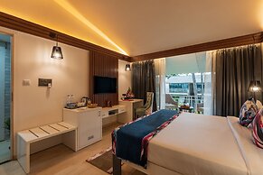 Foxoso La Beach Resort & Spa