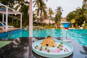 Foxoso La Beach Resort & Spa