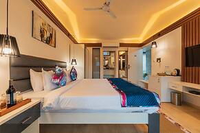 Foxoso La Beach Resort & Spa