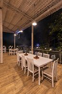 Foxoso La Beach Resort & Spa