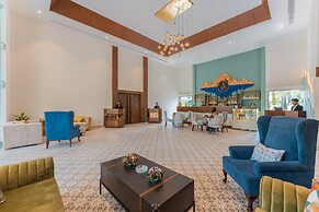 Foxoso La Beach Resort & Spa