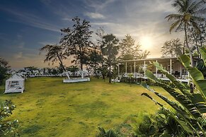 Foxoso La Beach Resort & Spa