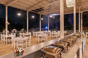 Foxoso La Beach Resort & Spa