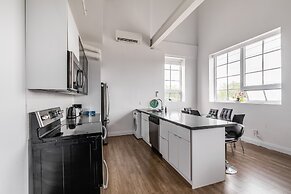 GLOBALSTAY. Dundurn Lofts. Free parking. Gym