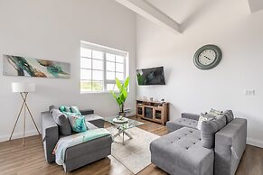 GLOBALSTAY. Dundurn Lofts. Free parking. Gym