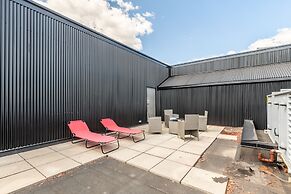 GLOBALSTAY. Dundurn Lofts. Free parking. Gym