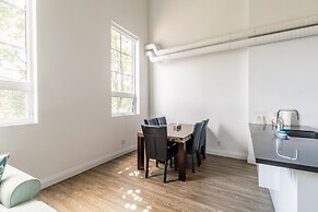 GLOBALSTAY. Dundurn Lofts. Free parking. Gym