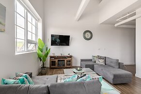 GLOBALSTAY. Dundurn Lofts. Free parking. Gym