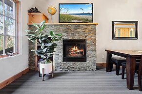 Modern Condo - EV Charger - SM 301 by Bear Valley Vacation Rentals