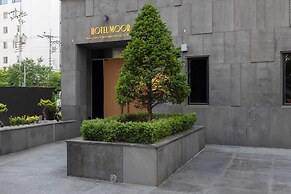 Moor Hotel by Aank Mokpo