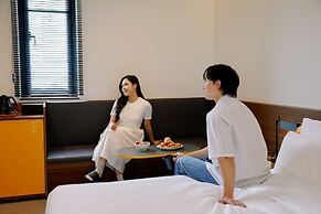 Moor Hotel by Aank Mokpo