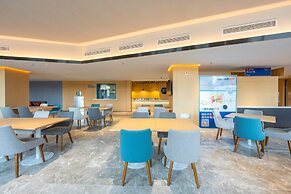 Holiday Inn Express Xinji City Center by IHG