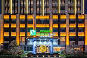 Holiday Inn Express Xinji City Center by IHG