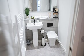 Birtin Works Apartments - Brand New - City Centre