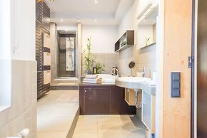 Venus Apartments - Parliament I