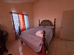 Beautiful 1-bed House in Old Harbour, Gated