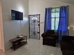 Beautiful 1-bed House in Old Harbour, Gated